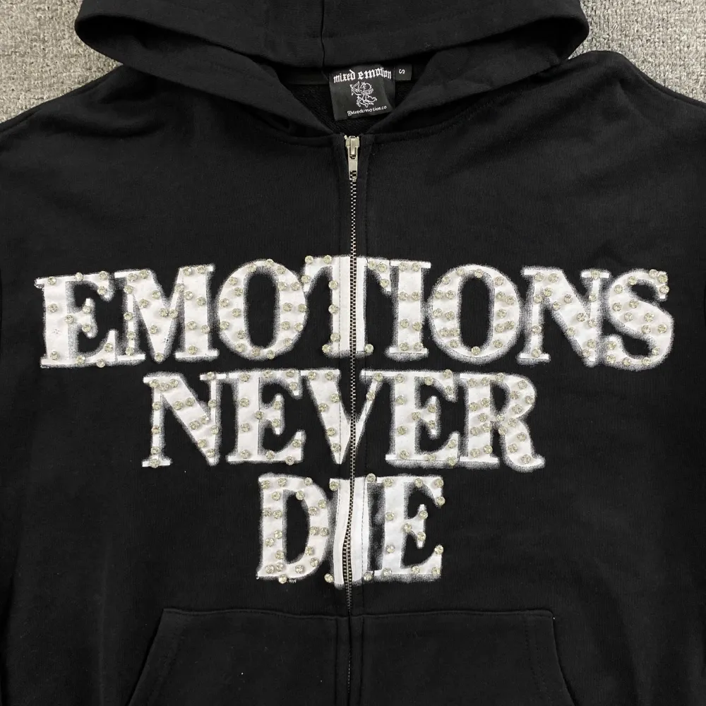 Emotions Never Die Hoodie - Imagen 3